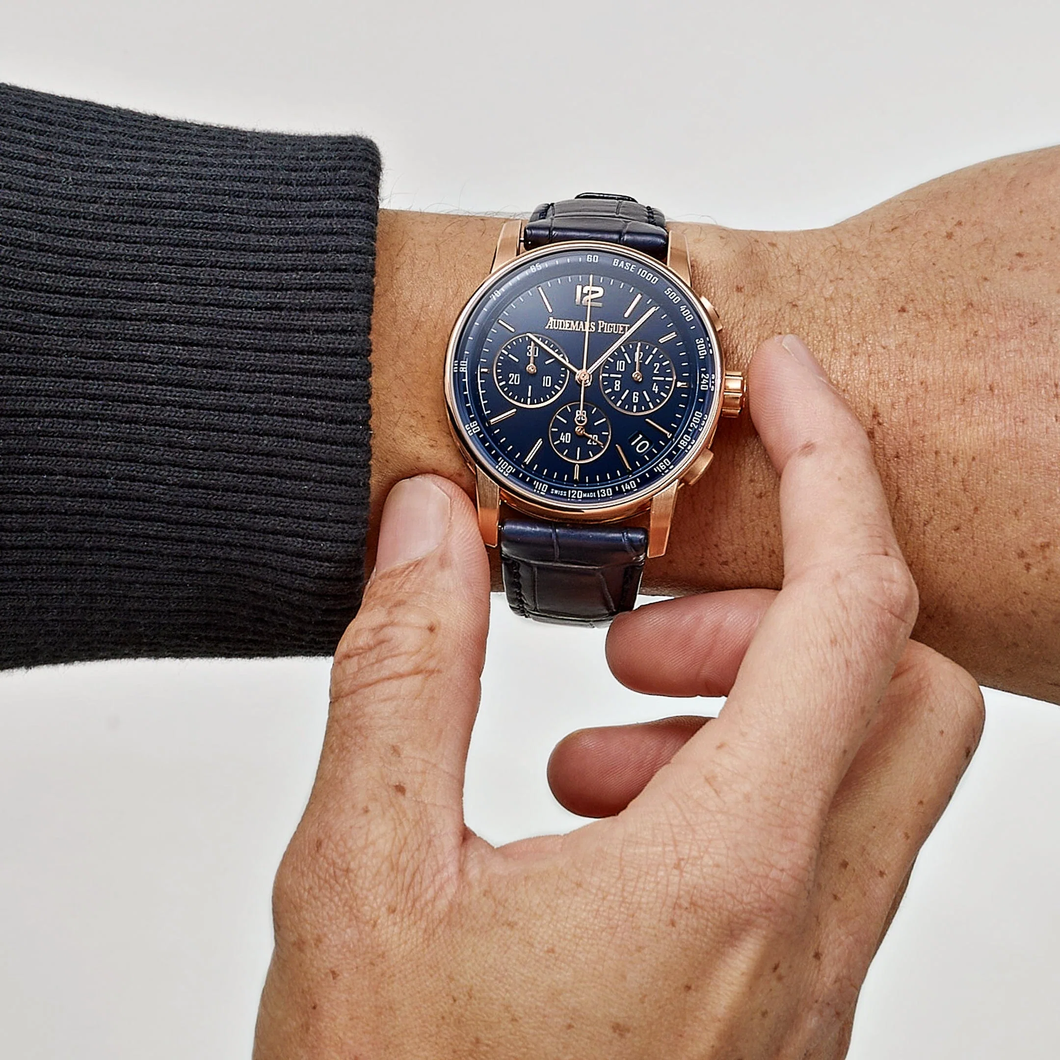 Audemars Piguet Code 11.59 Selfwinding Chronograph view 4
