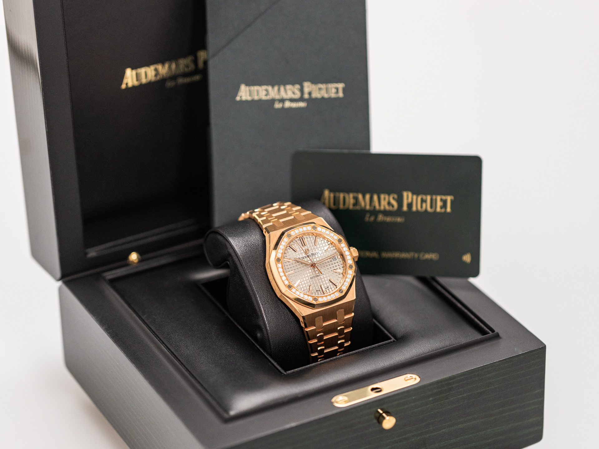 Audemars Piguet Royal Oak Frosted Gold view 5