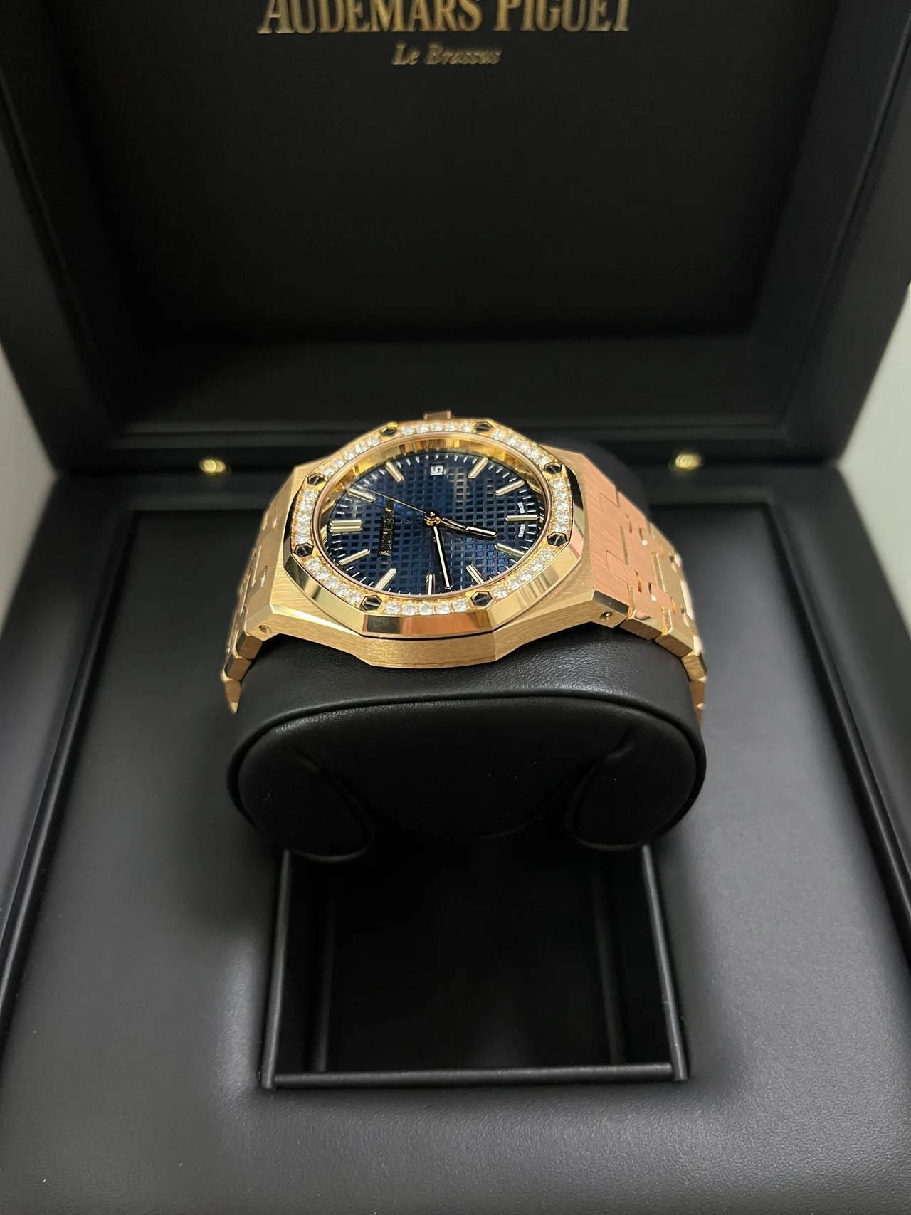 Audemars Piguet Royal Oak Selfwinding view 2