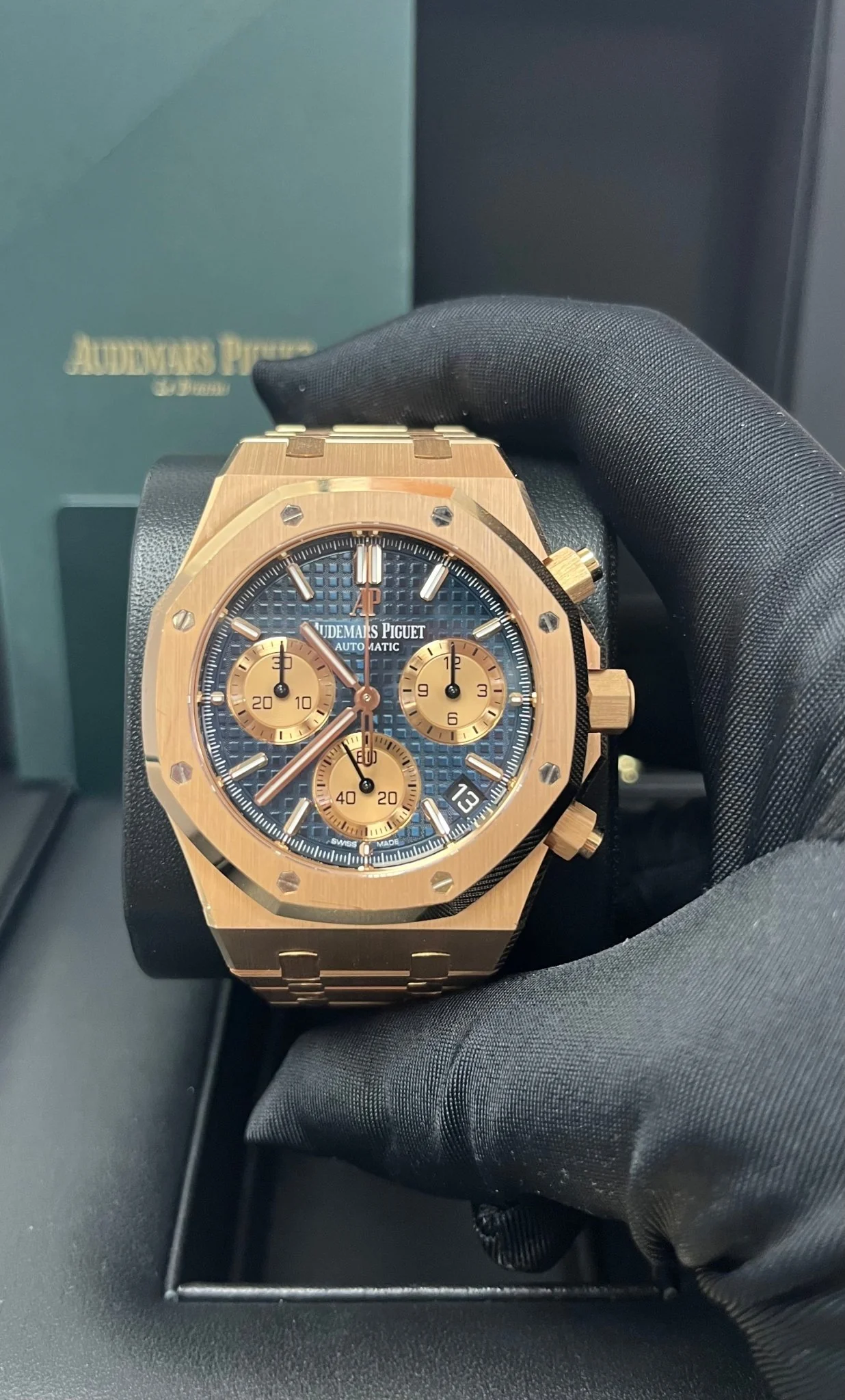 Audemars Piguet Royal Oak Selfwinding Chronograph view 5
