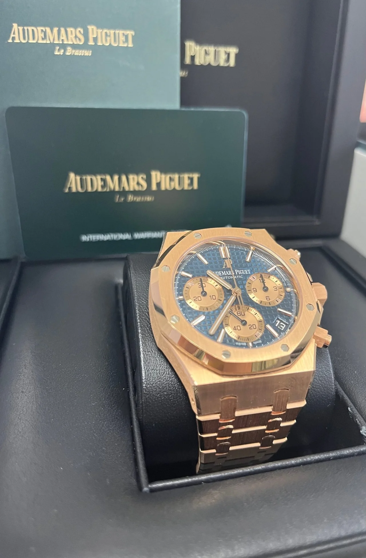 Audemars Piguet Royal Oak Selfwinding Chronograph view 2