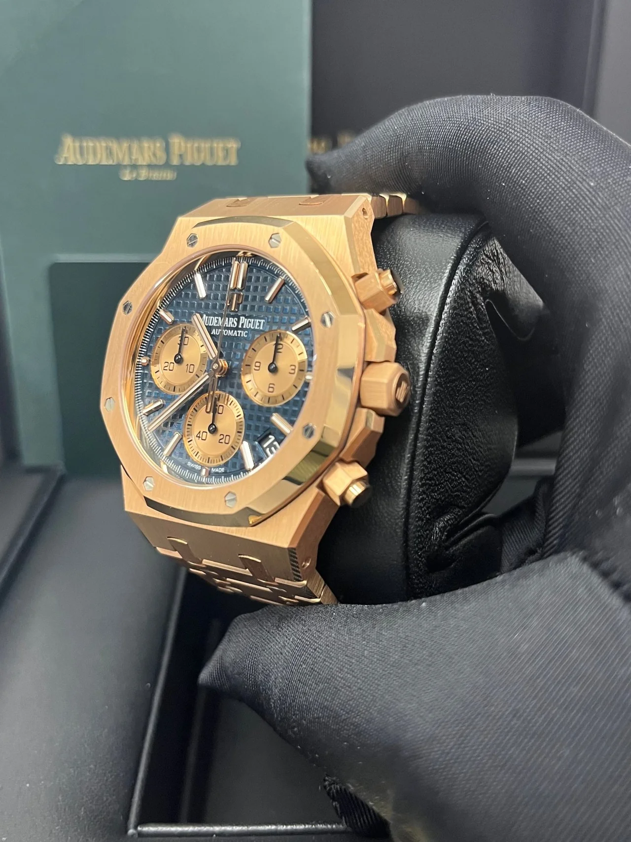 Audemars Piguet Royal Oak Selfwinding Chronograph view 4
