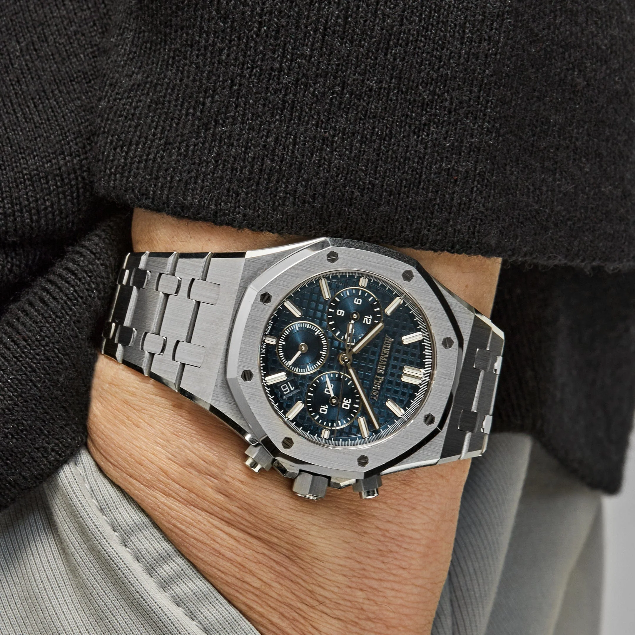 Audemars Piguet Royal Oak Selfwinding Chronograph view 5