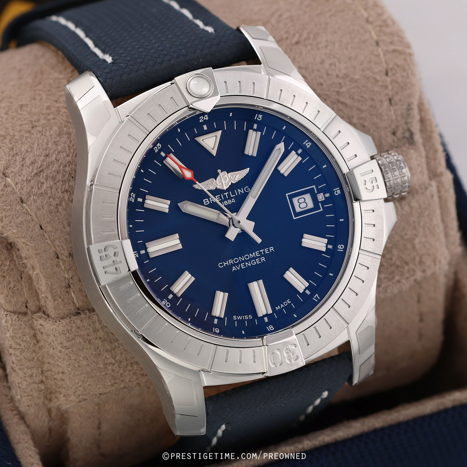 Breitling Avenger Automatic 43 view 4