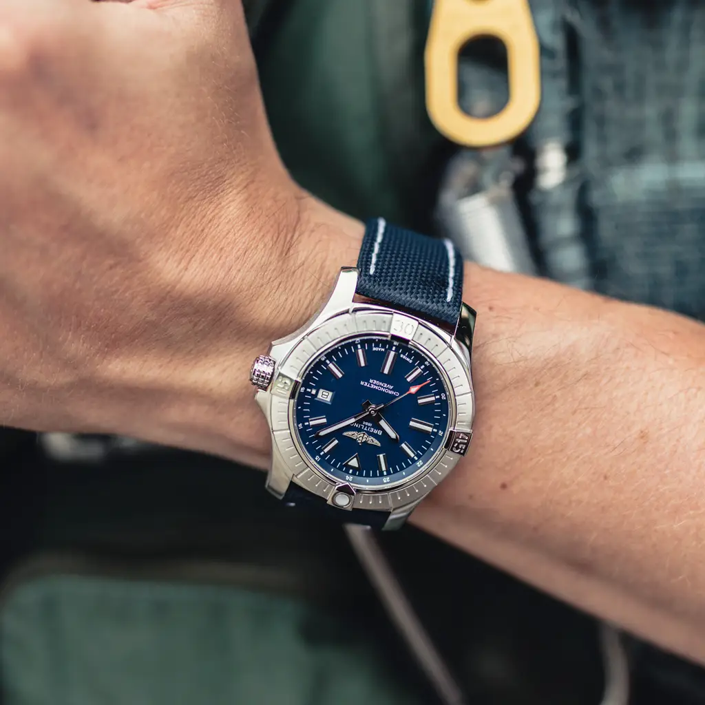 Breitling Avenger Automatic 43 view 3