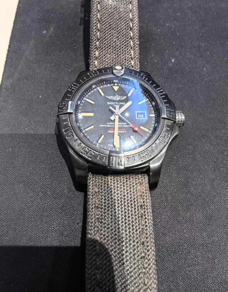 Breitling Avenger Blackbird 48 view 5