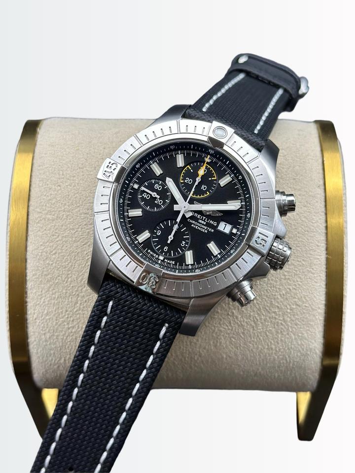 Breitling Avenger Chronograph 45 view 4