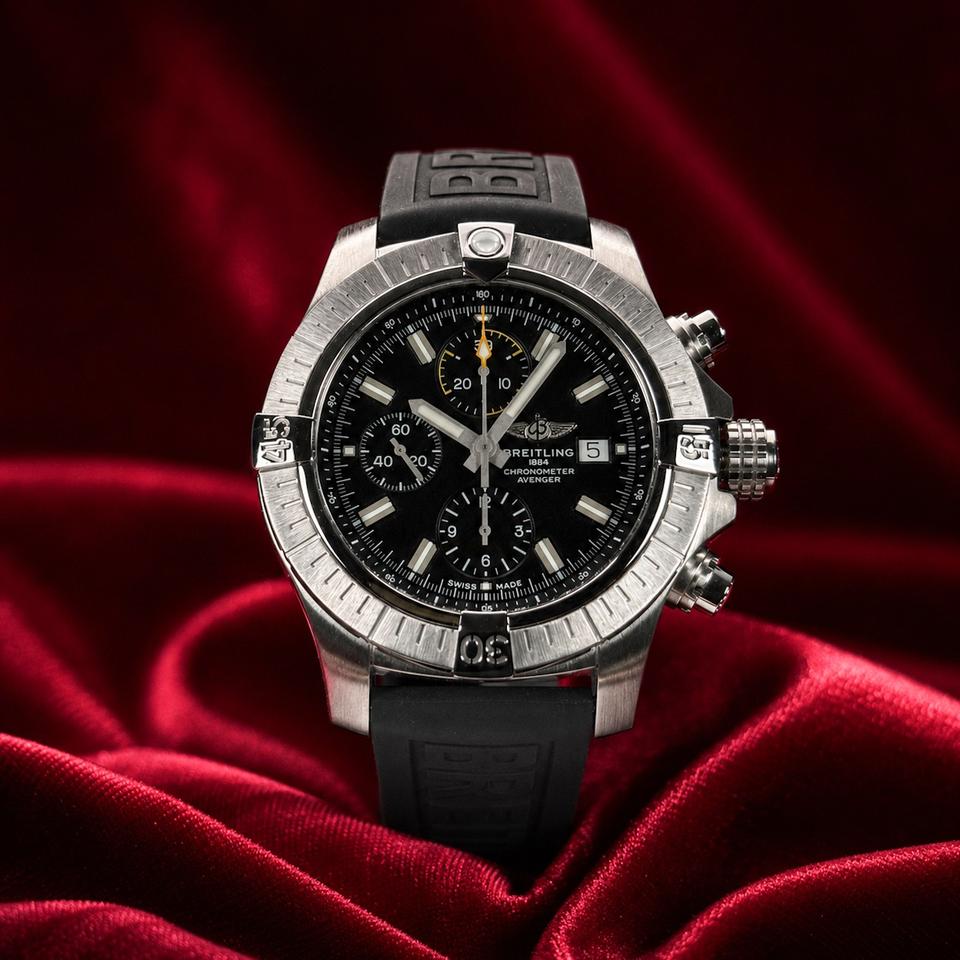 Breitling Avenger Chronograph 45 view 5