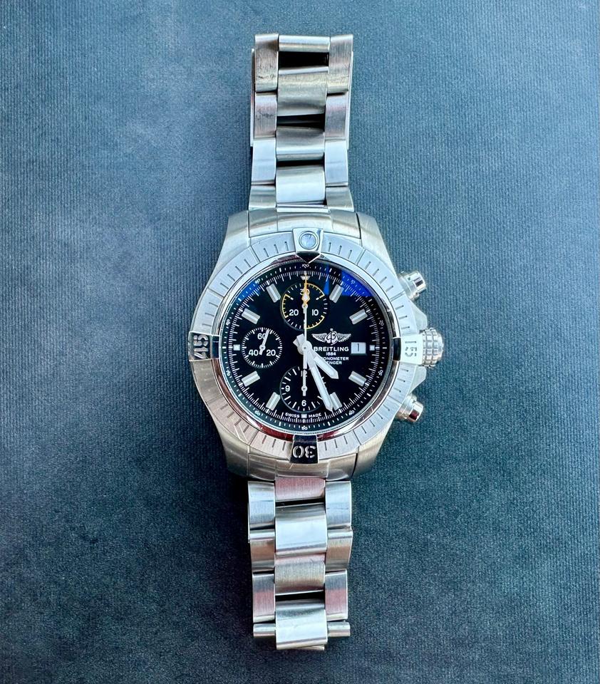 Breitling Avenger Chronograph 45 view 3