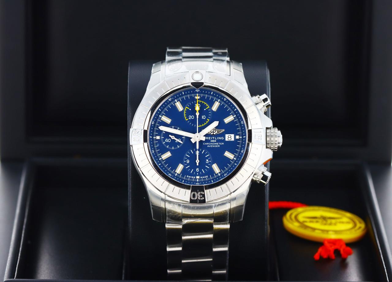 Breitling Avenger Chronograph 45 view 5