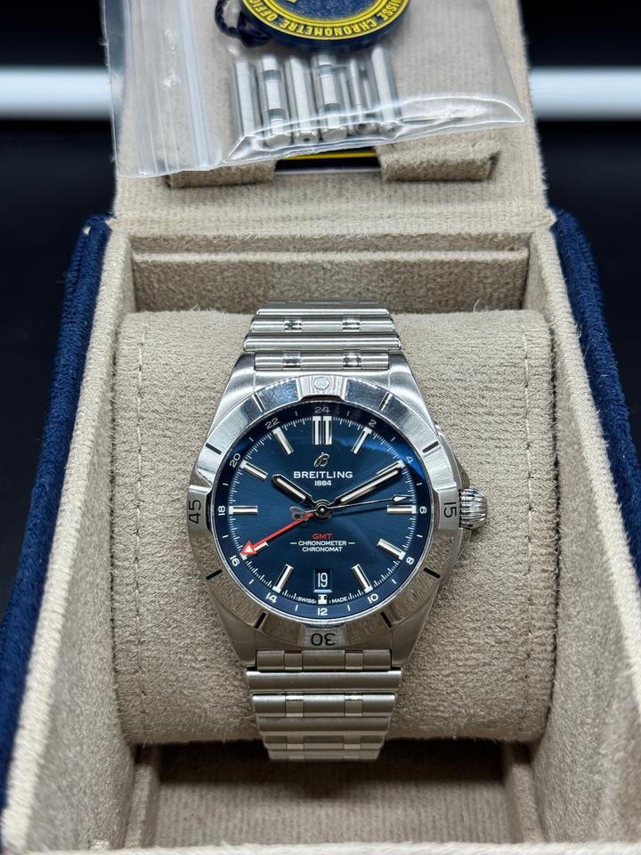 Breitling Chronomat Automatic GMT 40 view 5
