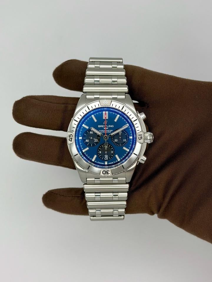 Breitling Chronomat B01 Chronograph 42 view 2