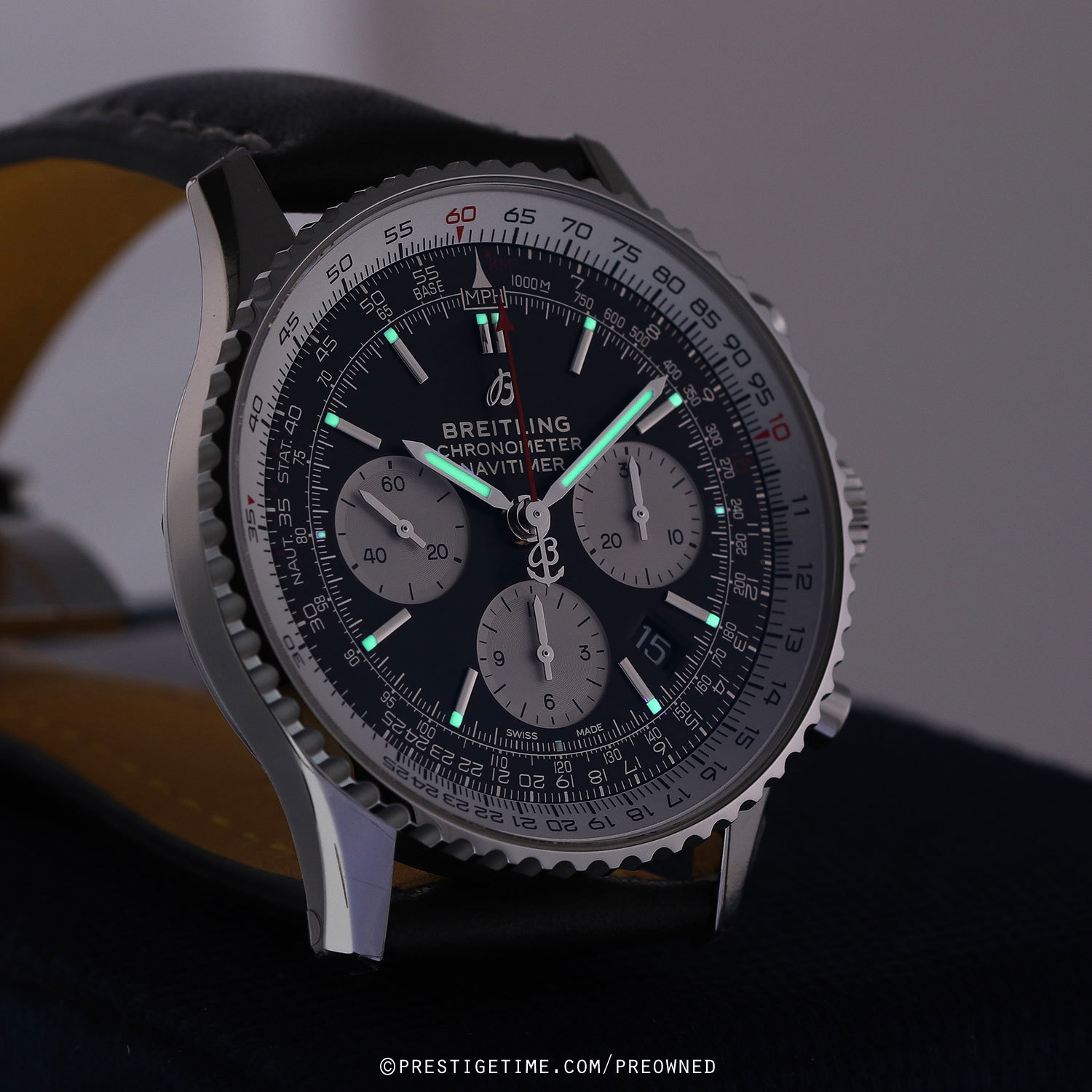 Breitling Navitimer B01 Chronograph 43 view 4