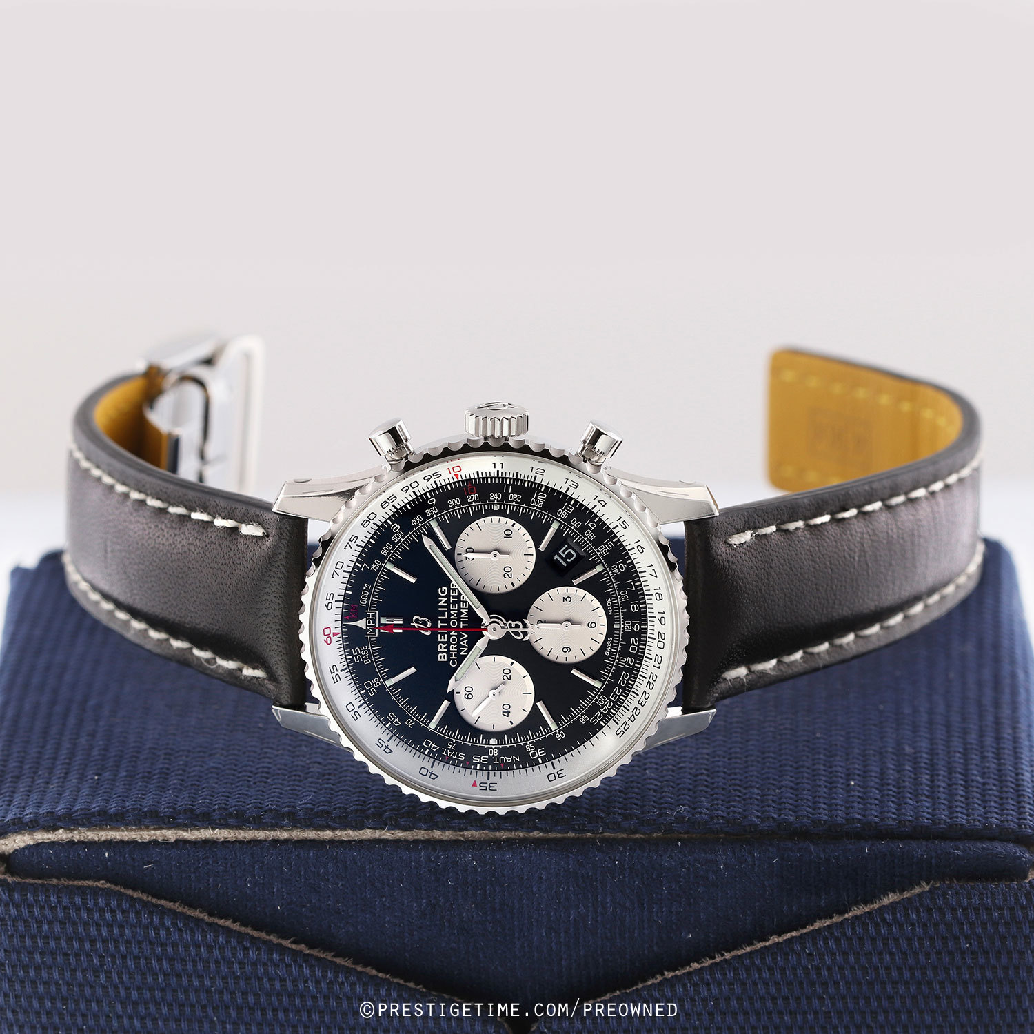Breitling Navitimer B01 Chronograph 43 view 2