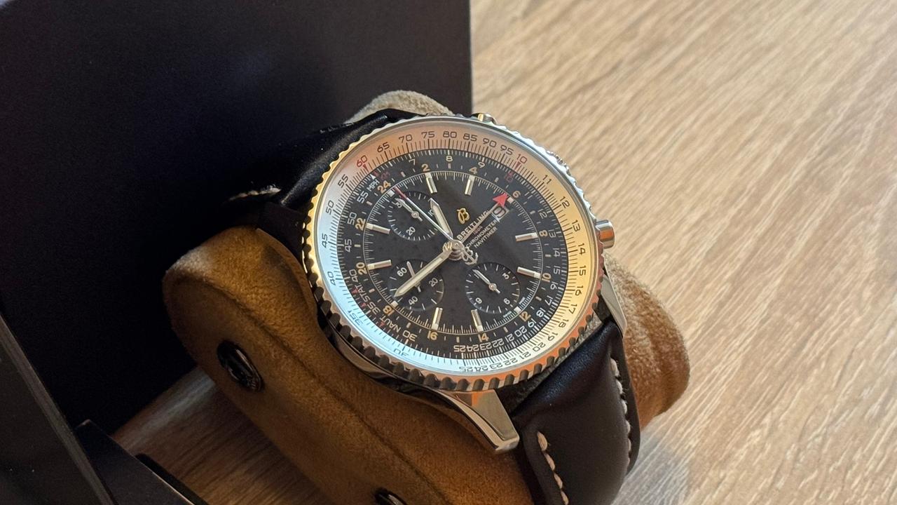 Breitling Navitimer Chronograph GMT 46 view 2