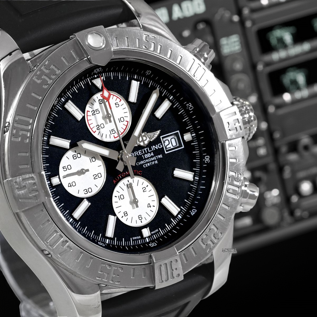 Breitling Super Avenger view 5