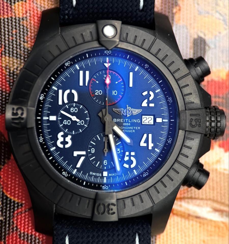 Breitling Super Avenger Chronograph 48 view 5