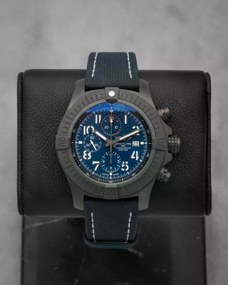 Breitling Super Avenger Chronograph 48 view 4