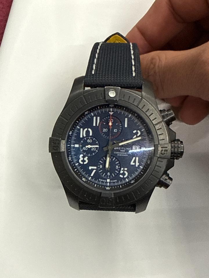 Breitling Super Avenger Chronograph 48 view 2