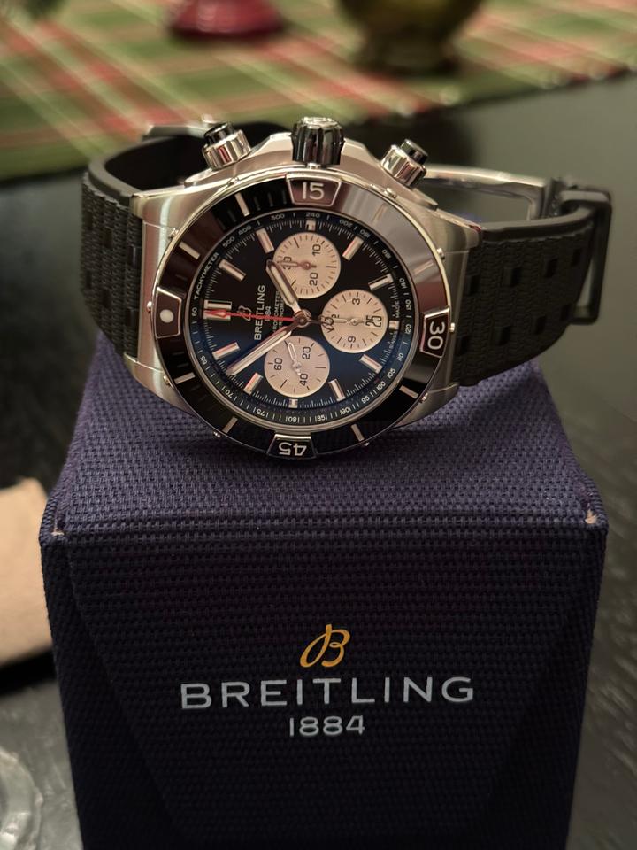 Breitling Super Chronomat B01 44 view 5