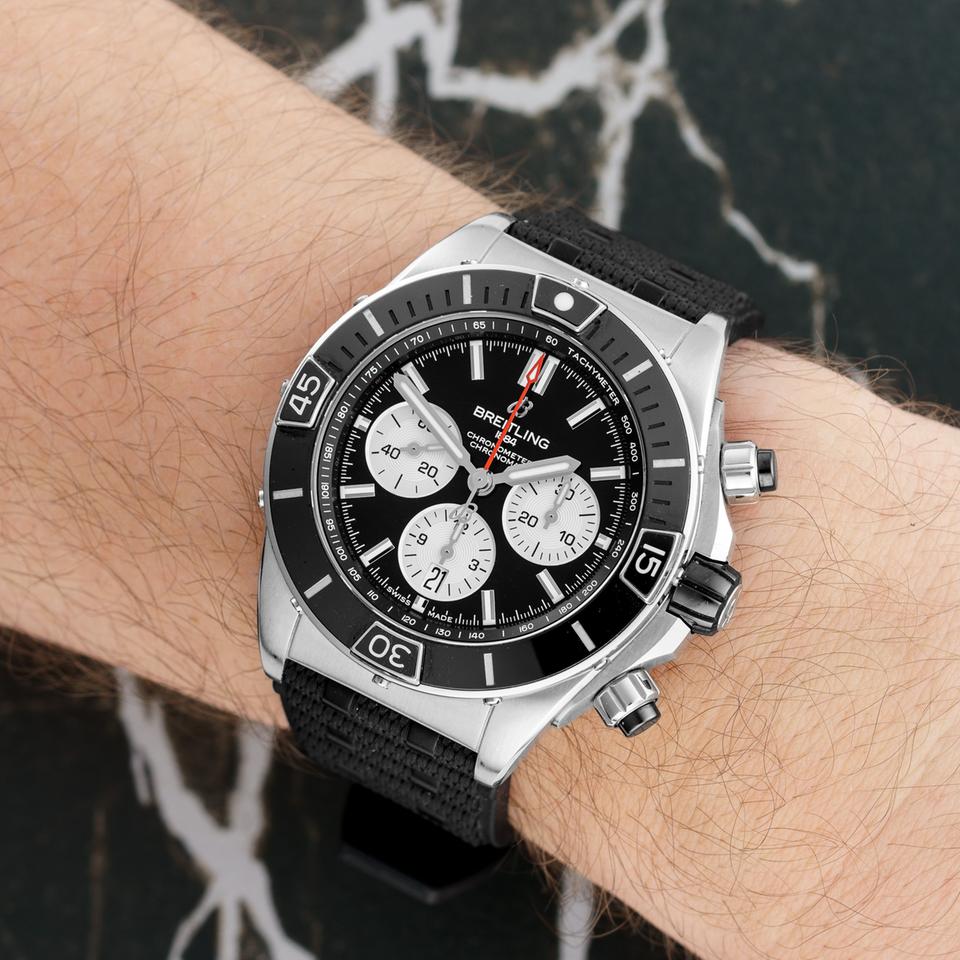 Breitling Super Chronomat B01 44 view 4