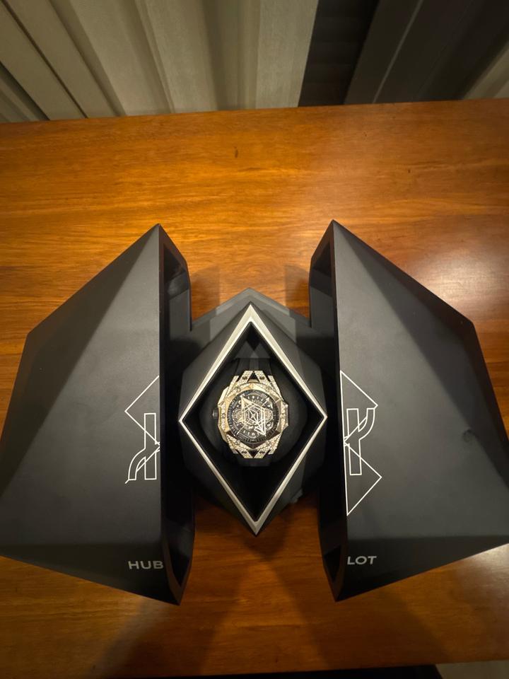 Hublot Big Bang Sang Bleu II Titanium Pavé view 5