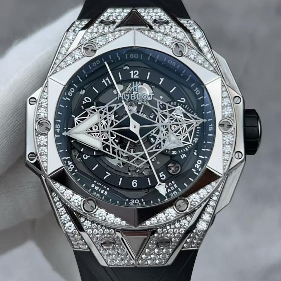 Hublot Big Bang Sang Bleu II Titanium Pavé view 4