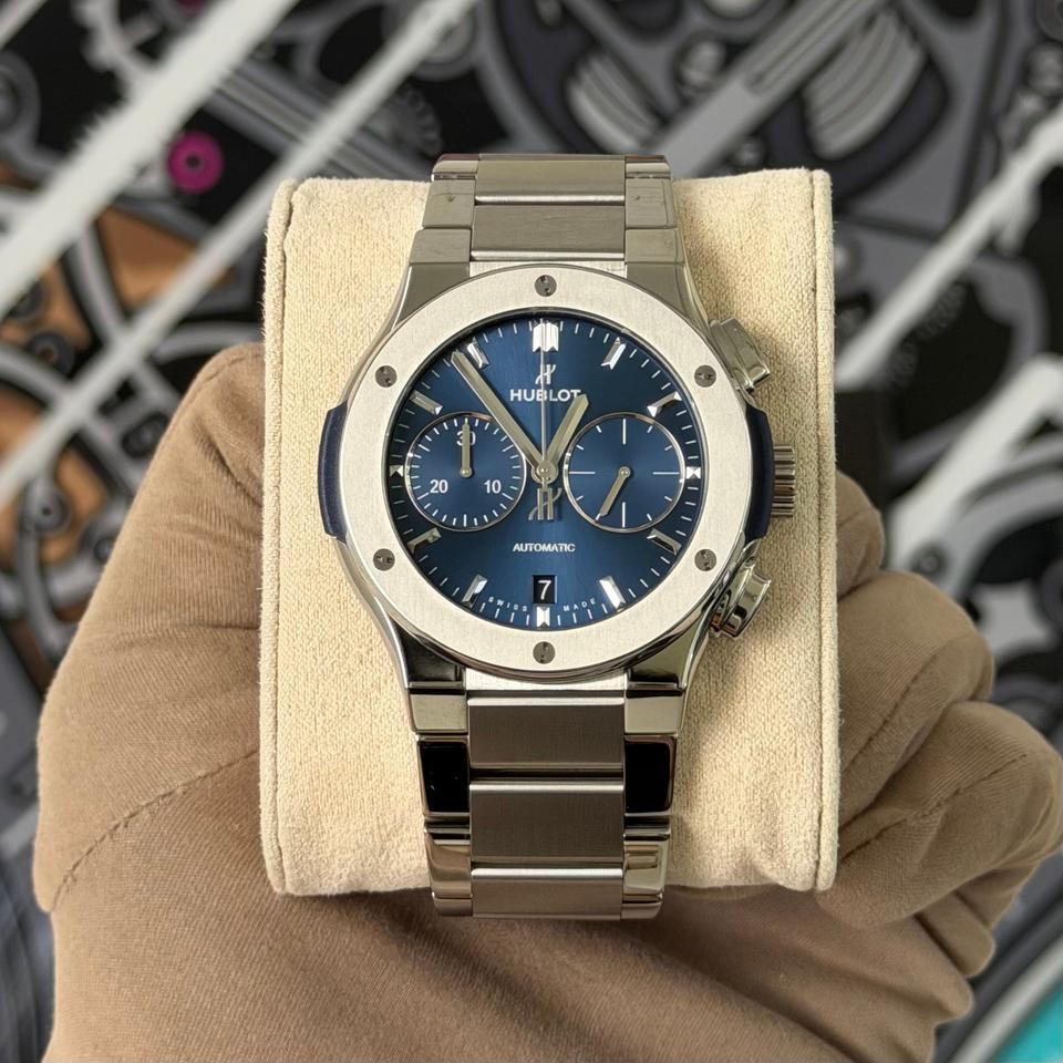 Hublot Classic Fusion Chronograph Titanium Blue view 5