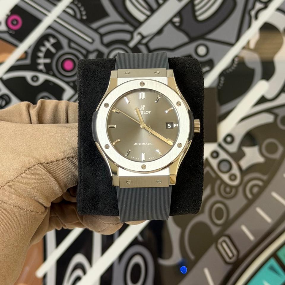 Hublot Classic Fusion Racing Grey Titanium Chronograph view 5