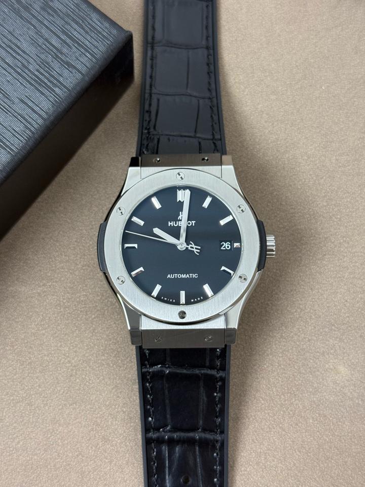 Hublot Classic Fusion Racing Grey Titanium Chronograph view 4