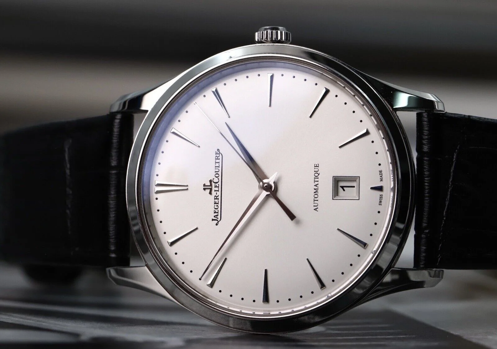 Jaeger-LeCoultre Master Ultra Thin Date view 5