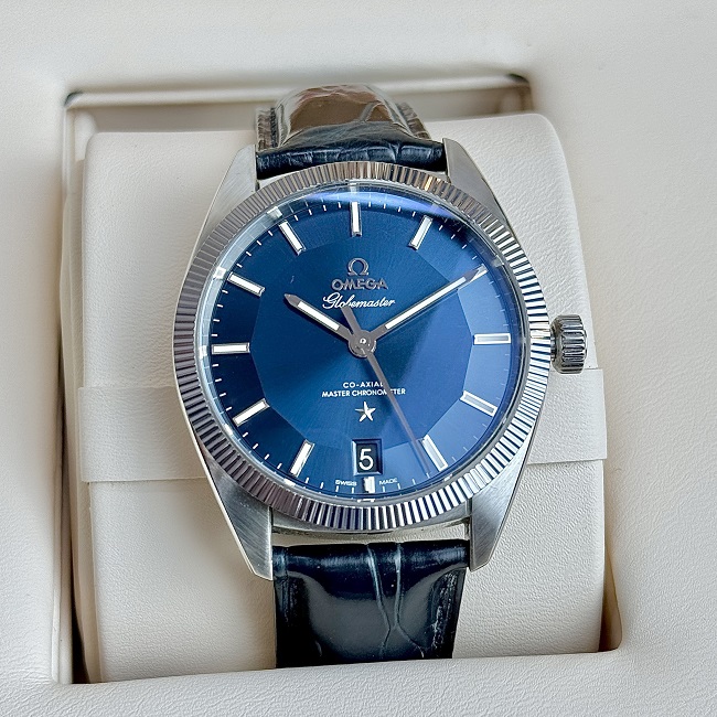 Omega Globemaster Master Chronometer view 3