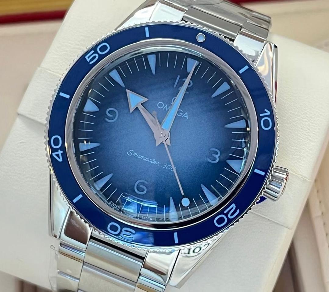 Omega Seamaster 300 view 4