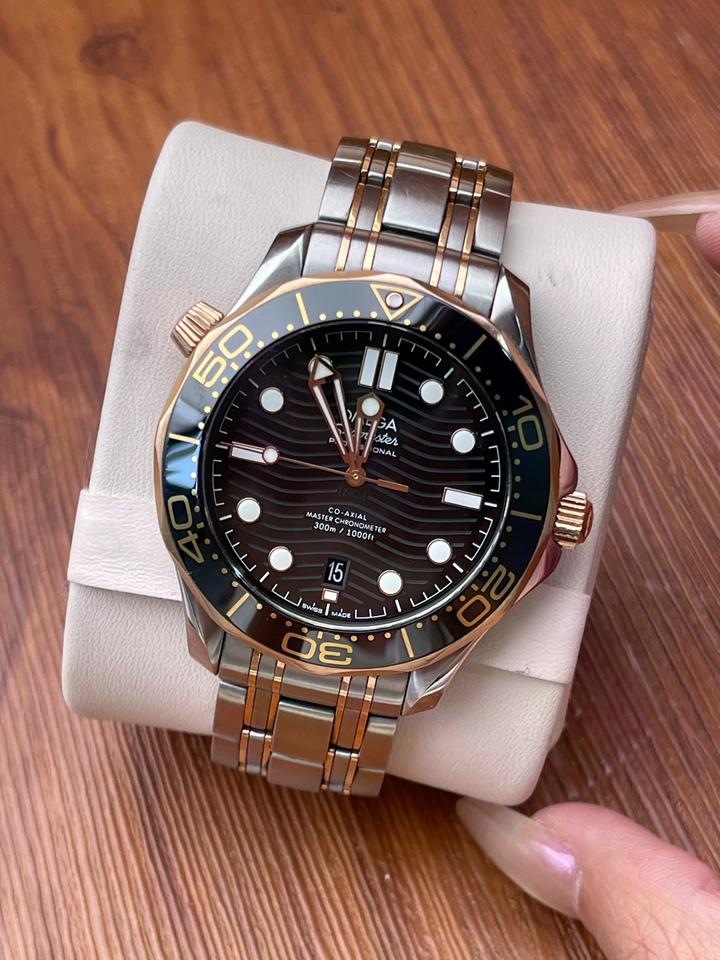 Omega Seamaster Diver 300M view 4