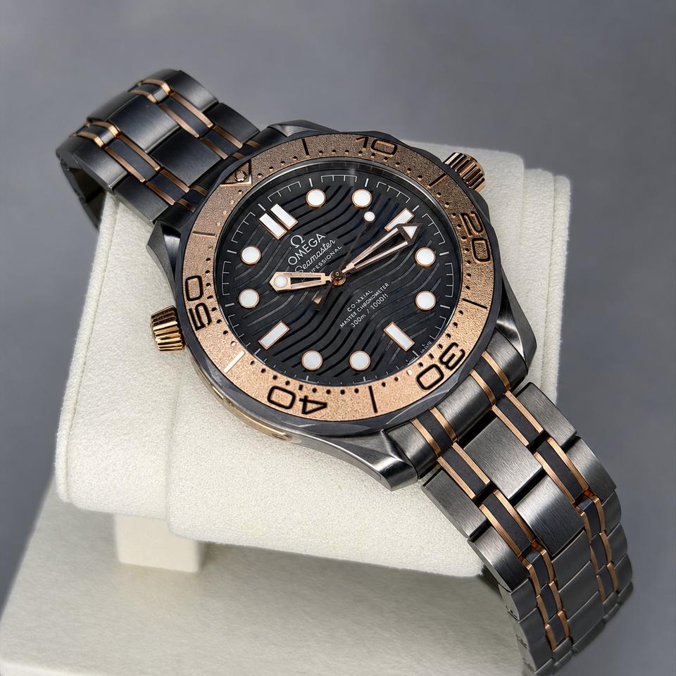 Omega Seamaster Diver 300M view 4