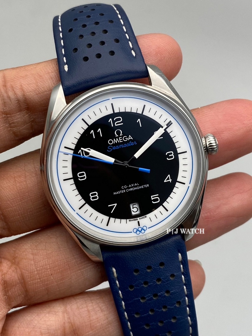 Omega Seamaster Olympic Official Timekeeper view 4
