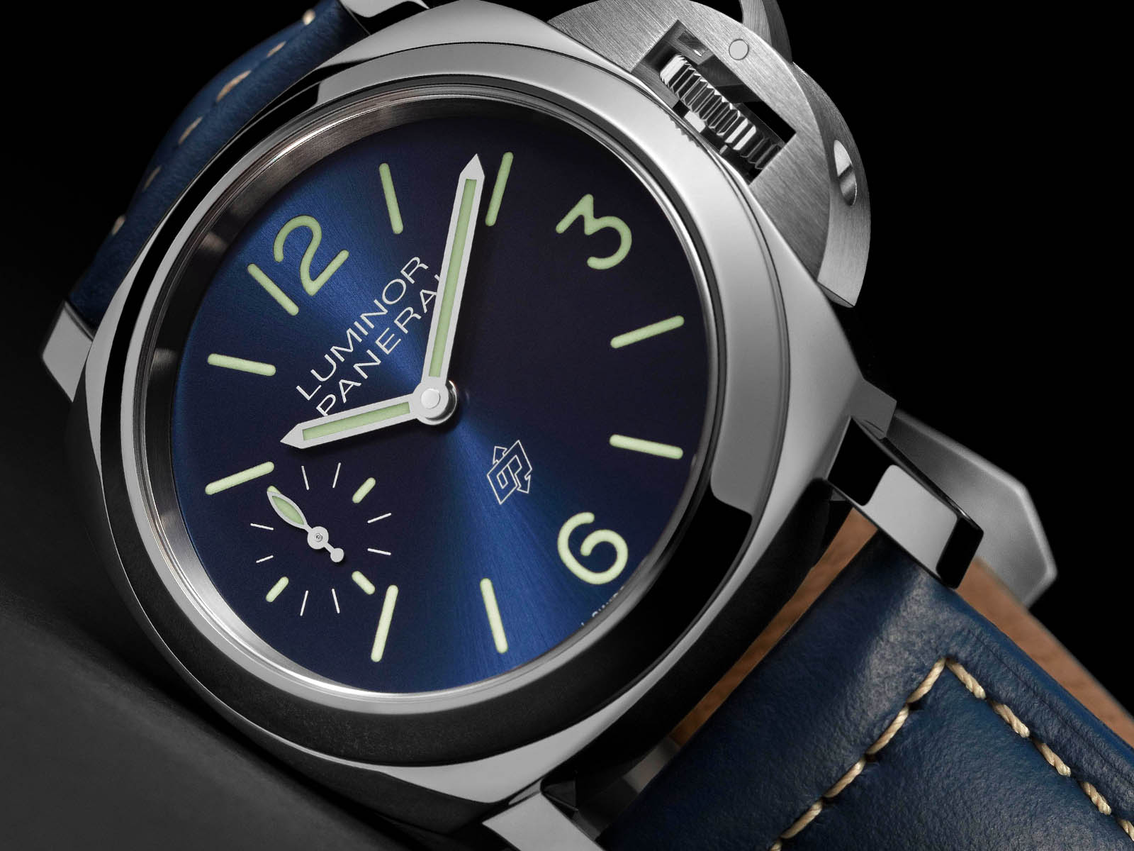 Panerai Luminor Blu Mare 44 view 5