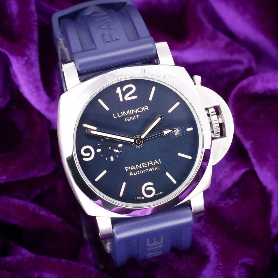 Panerai Luminor GMT 44 view 5