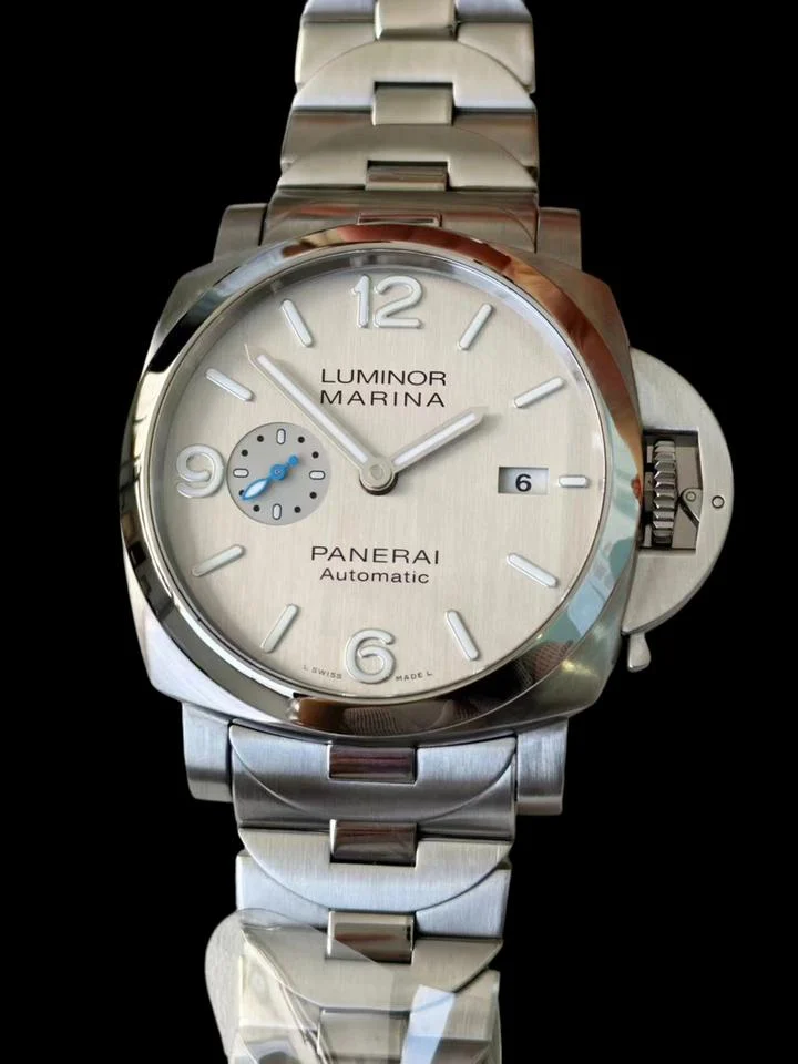 Panerai Luminor Marina view 5