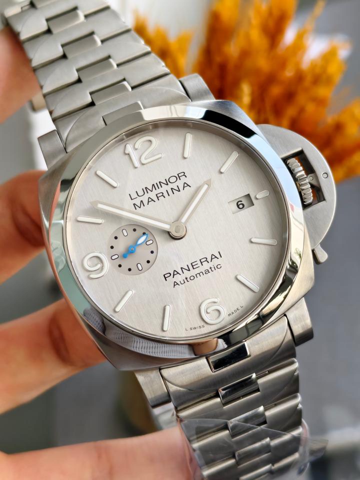 Panerai Luminor Marina view 4