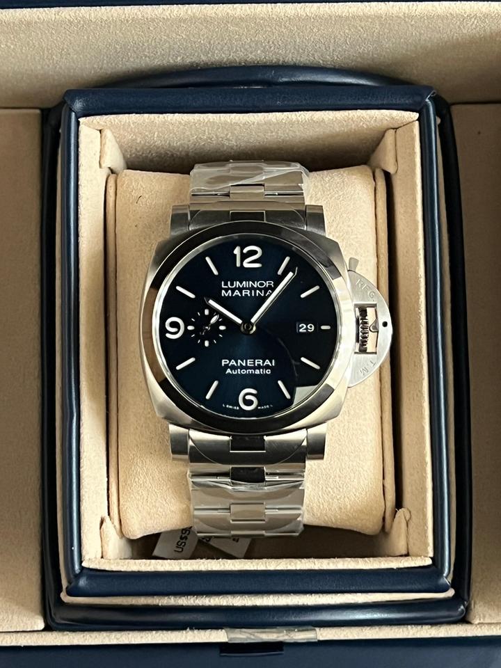 Panerai Luminor Marina view 4