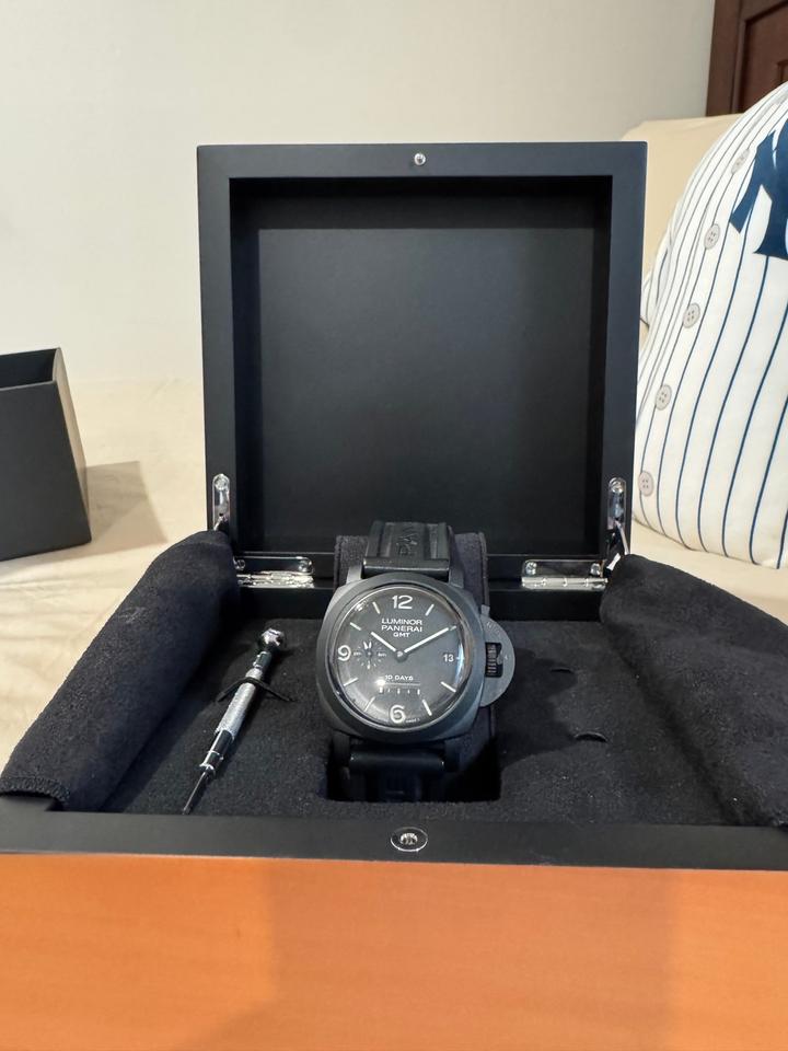 Panerai Luminor 1950 10 Days Automatic view 2