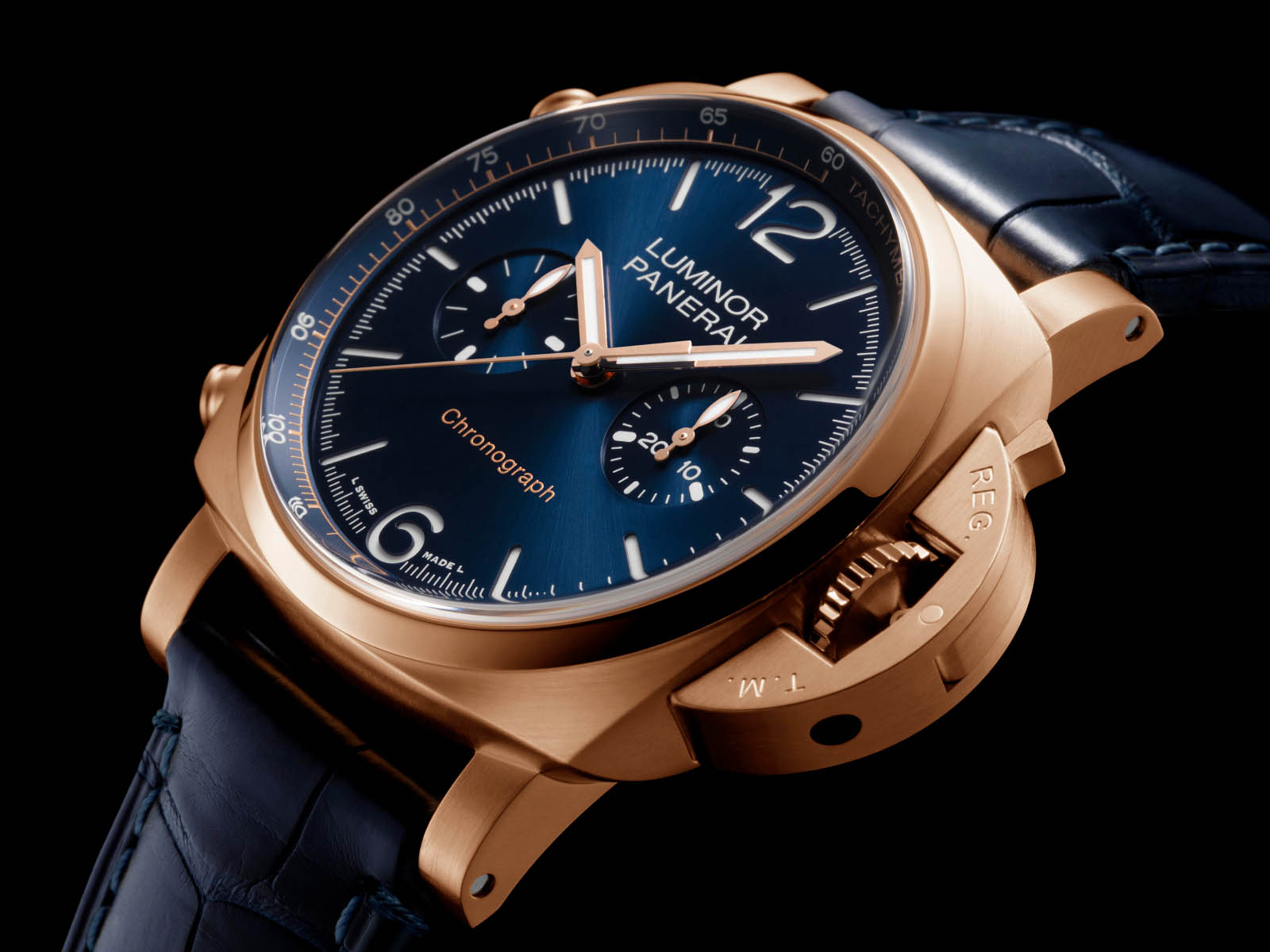Panerai Luminor Chrono Goldtech Blu Notte view 4
