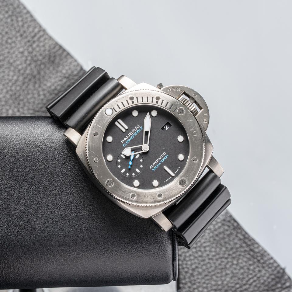 Panerai Luminor Submersible 1950 3 Days view 2