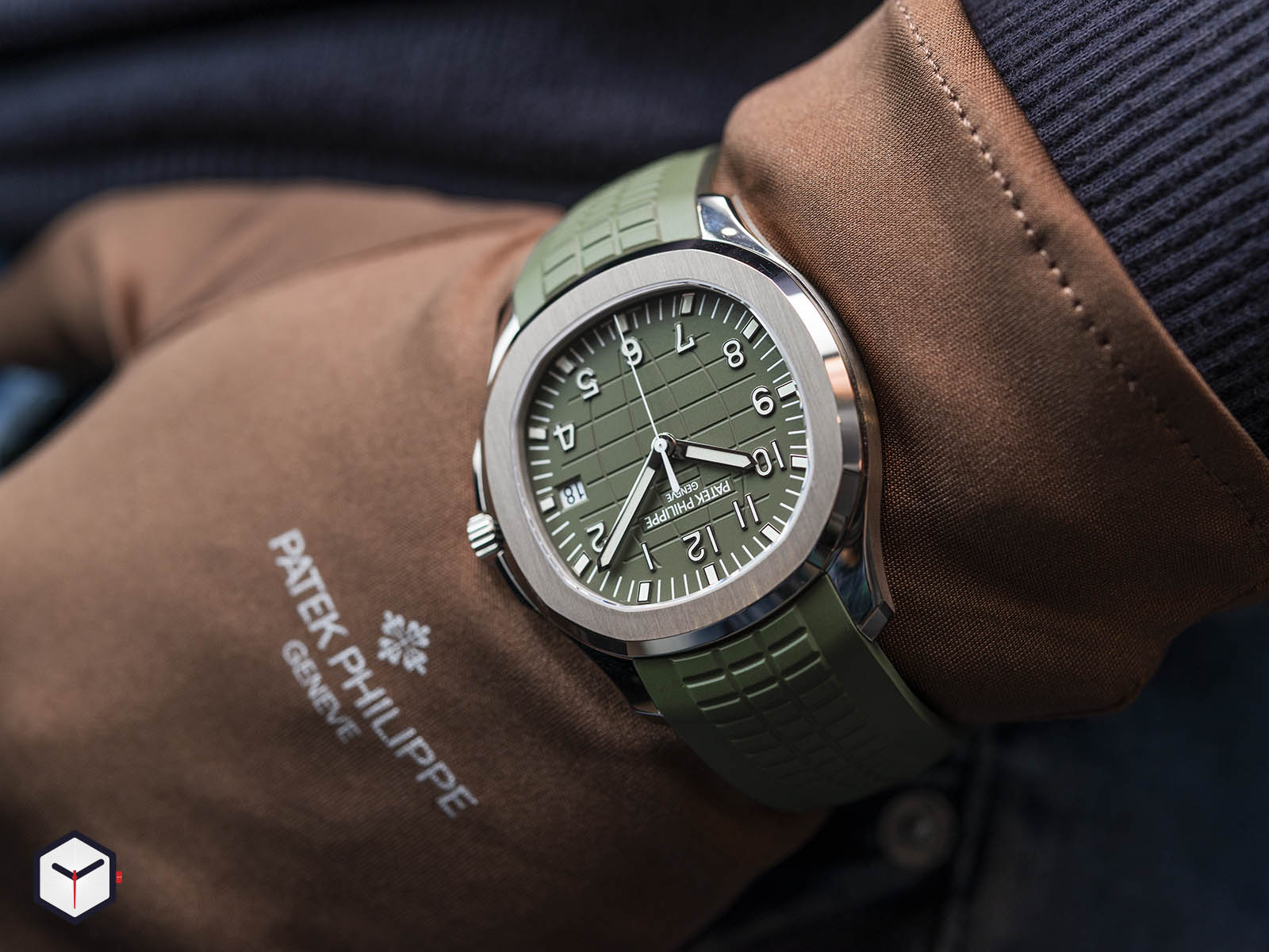 Patek Philippe Aquanaut Jumbo view 4