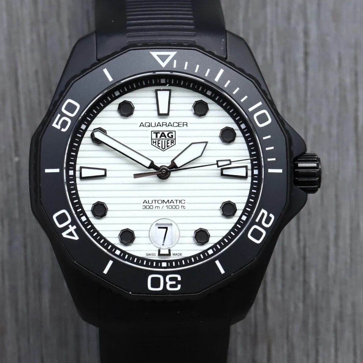 TAG Heuer Aquaracer Professional 300 view 4