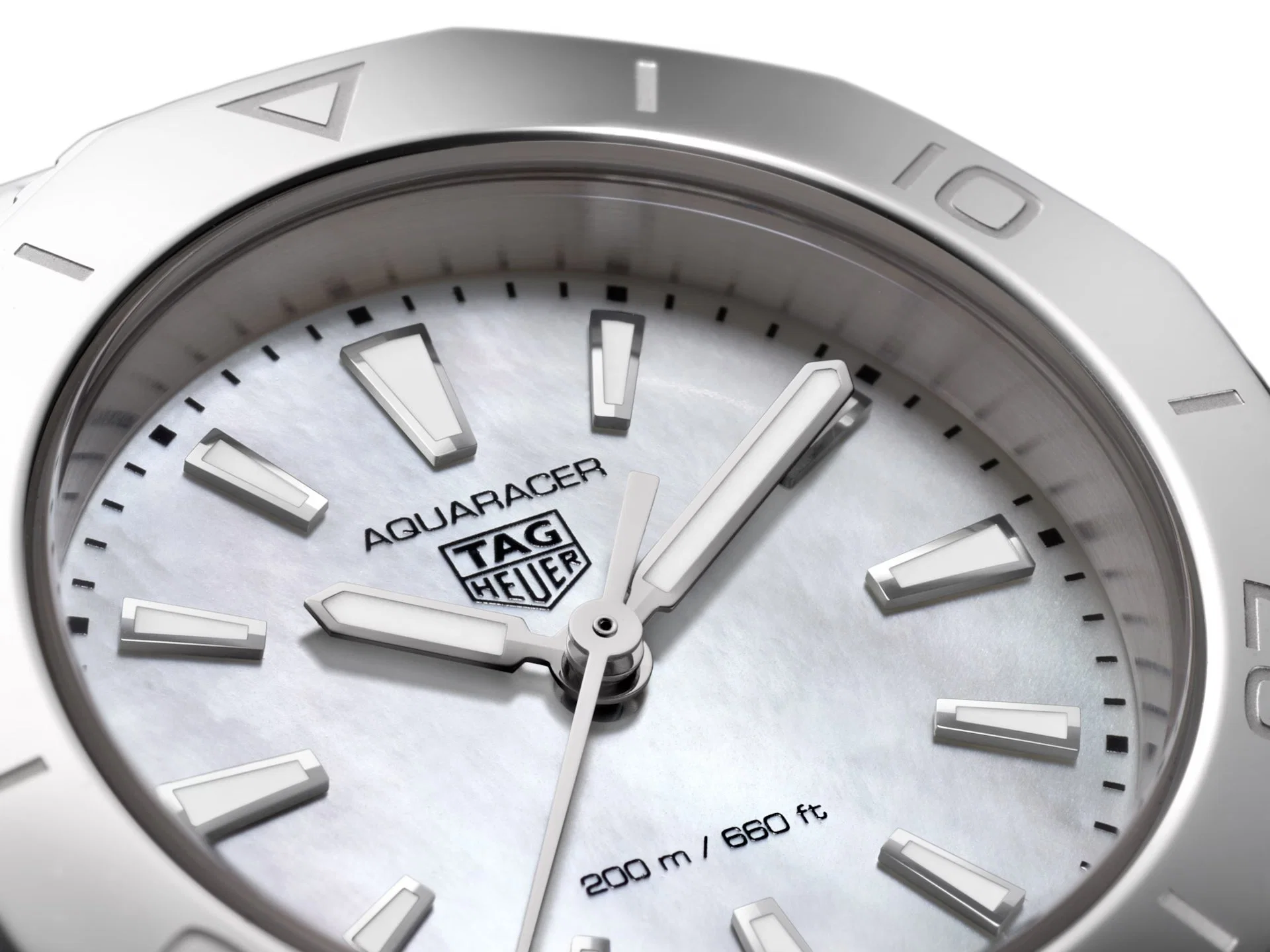 TAG Heuer Aquaracer Professional 200 view 4