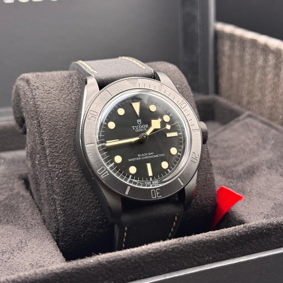 Tudor Black Bay Ceramic view 3