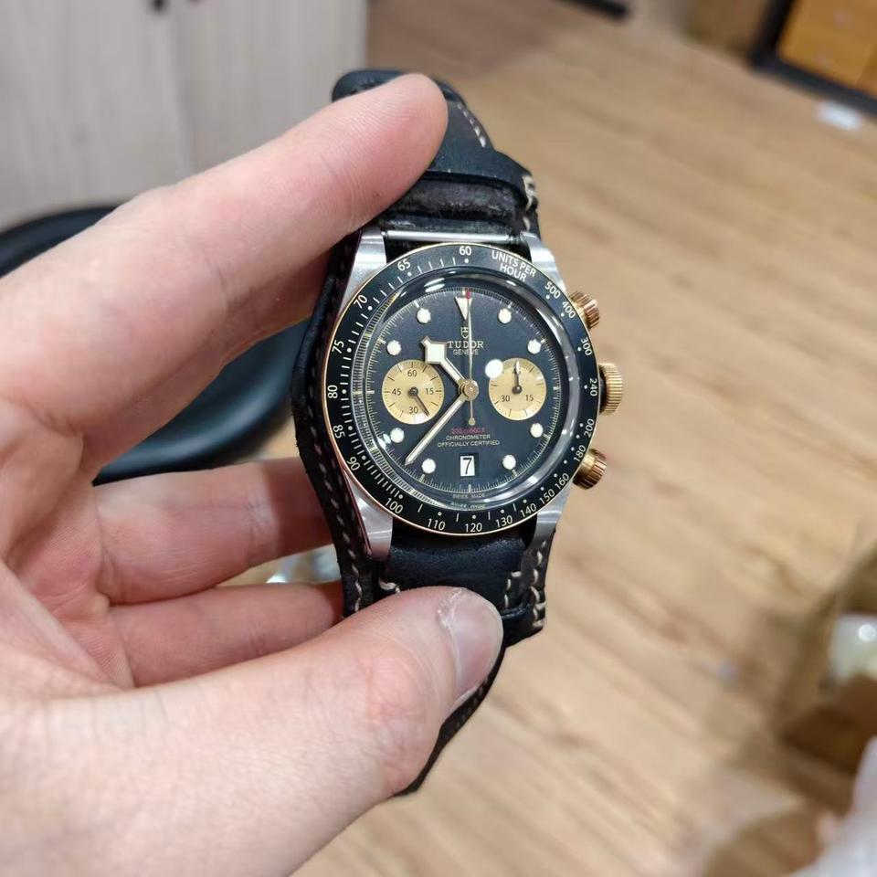 Tudor Black Bay Chrono view 2